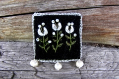 24_cottage_white_brooch_